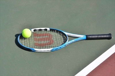 「Grip-Spray」は、テニスやバドミントンのラケットのグリップ部分の滑り止めにもおすすめです。